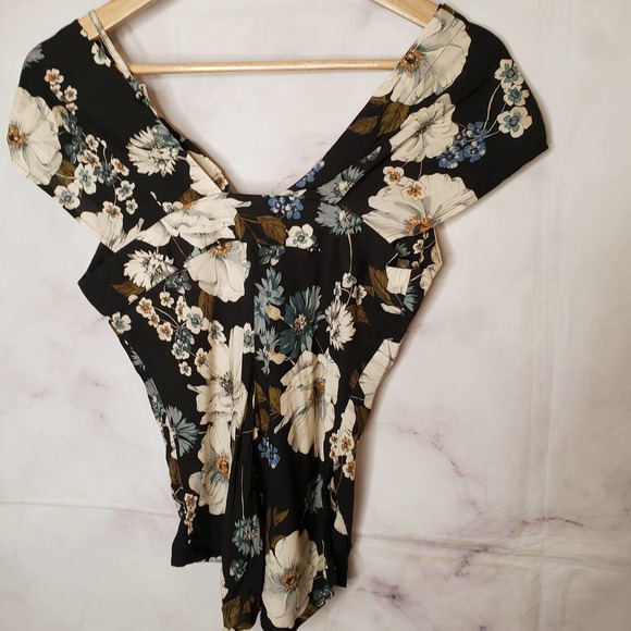 GIANNI BINI floral cold shoulder button down blouse 0 - Picture 7 of 10